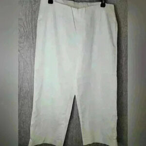 Vintage Womens white capris size medium made kn the U.S.A.